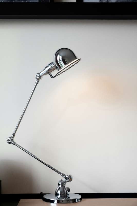 Lampada LED da scrivania con ricarica wireless: guida alla scelta