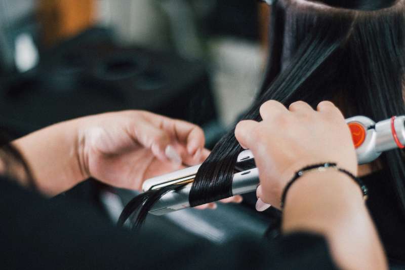 Piastra per capelli in ceramica: guida all'acquisto